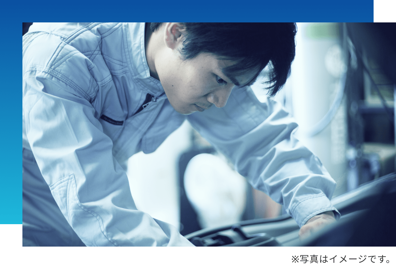 工場でモノづくりに励んでいる画像です。